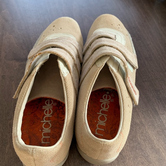 Michelle K Leather Shoes - Picture 7 of 9